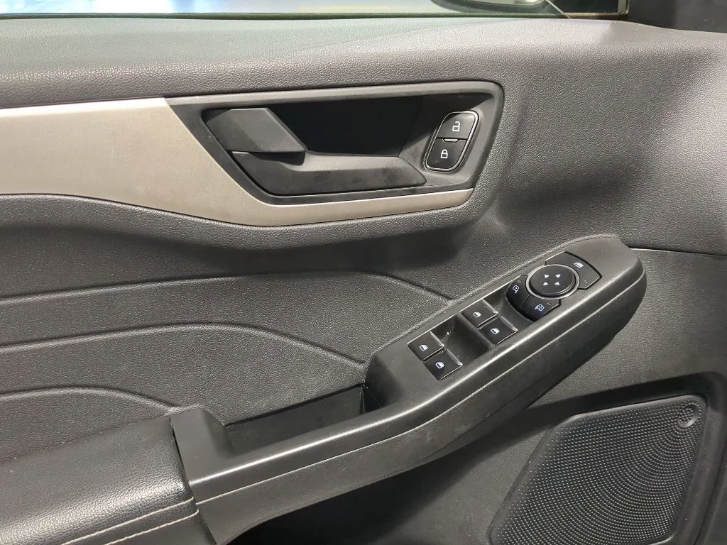 Used 2022 Ford Escape - photo 17