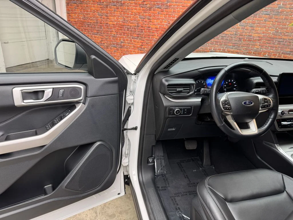 Used 2023 Ford Explorer - photo 2