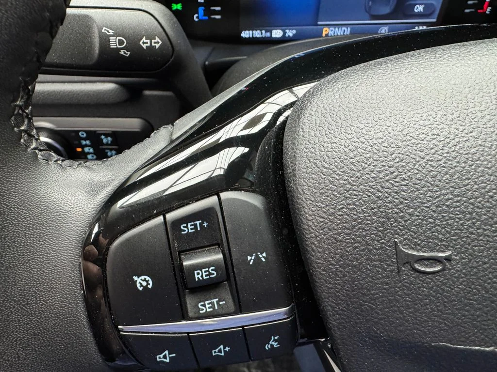 Used 2023 Ford Escape - photo 2