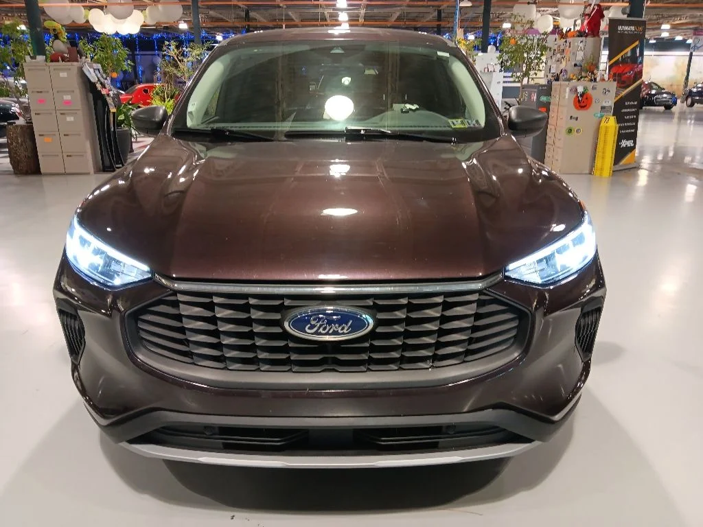 Used 2023 Ford Escape - photo 2