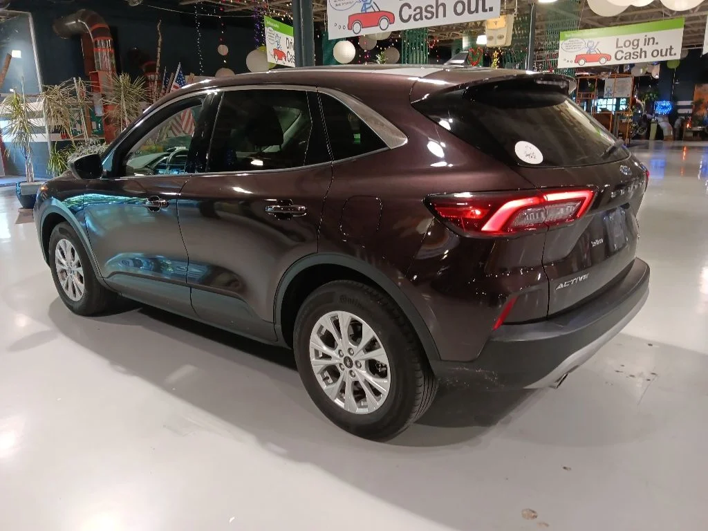 Used 2023 Ford Escape - photo 9