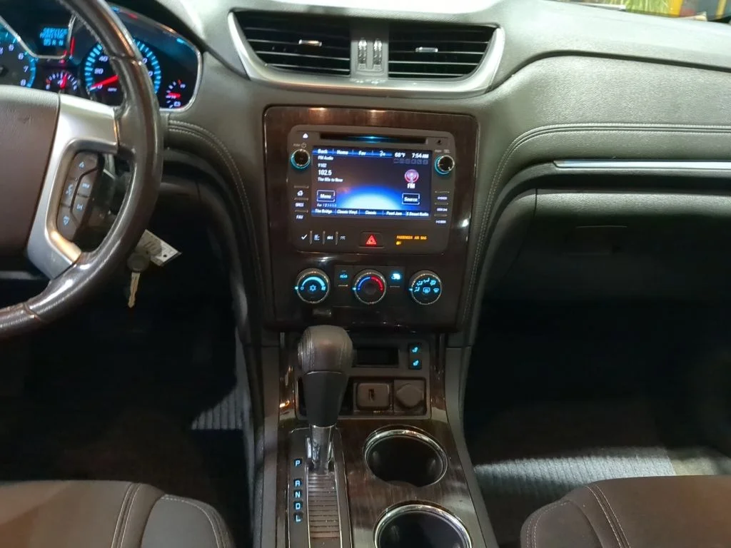Used 2015 Chevrolet Traverse - photo 9
