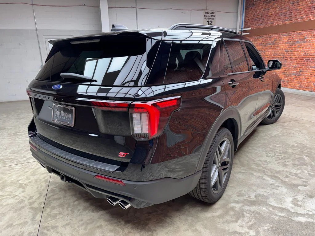 New 2026 Ford Explorer - photo 2