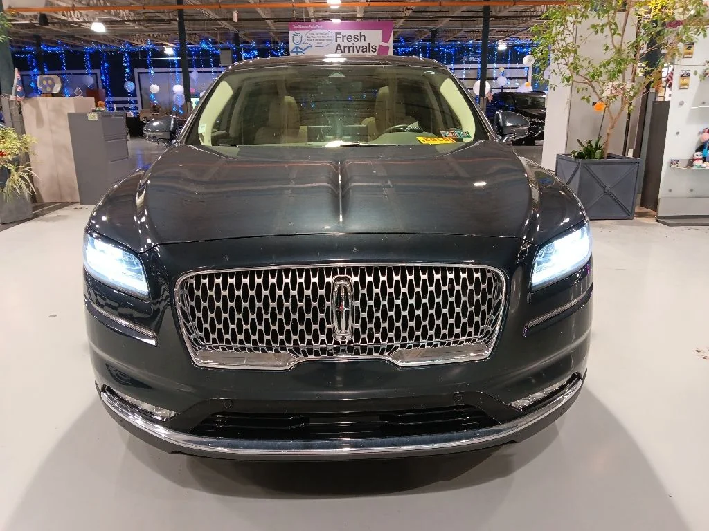 Used 2021 Lincoln Nautilus - photo 2