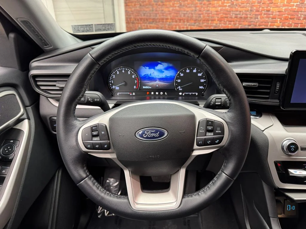 Used 2023 Ford Explorer - photo 2