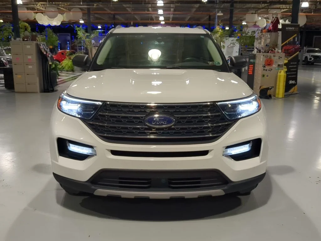 Used 2023 Ford Explorer - photo 2