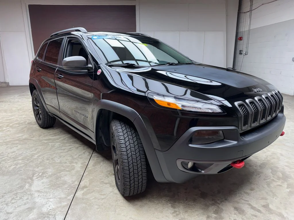 Used 2018 Jeep Cherokee - photo 1