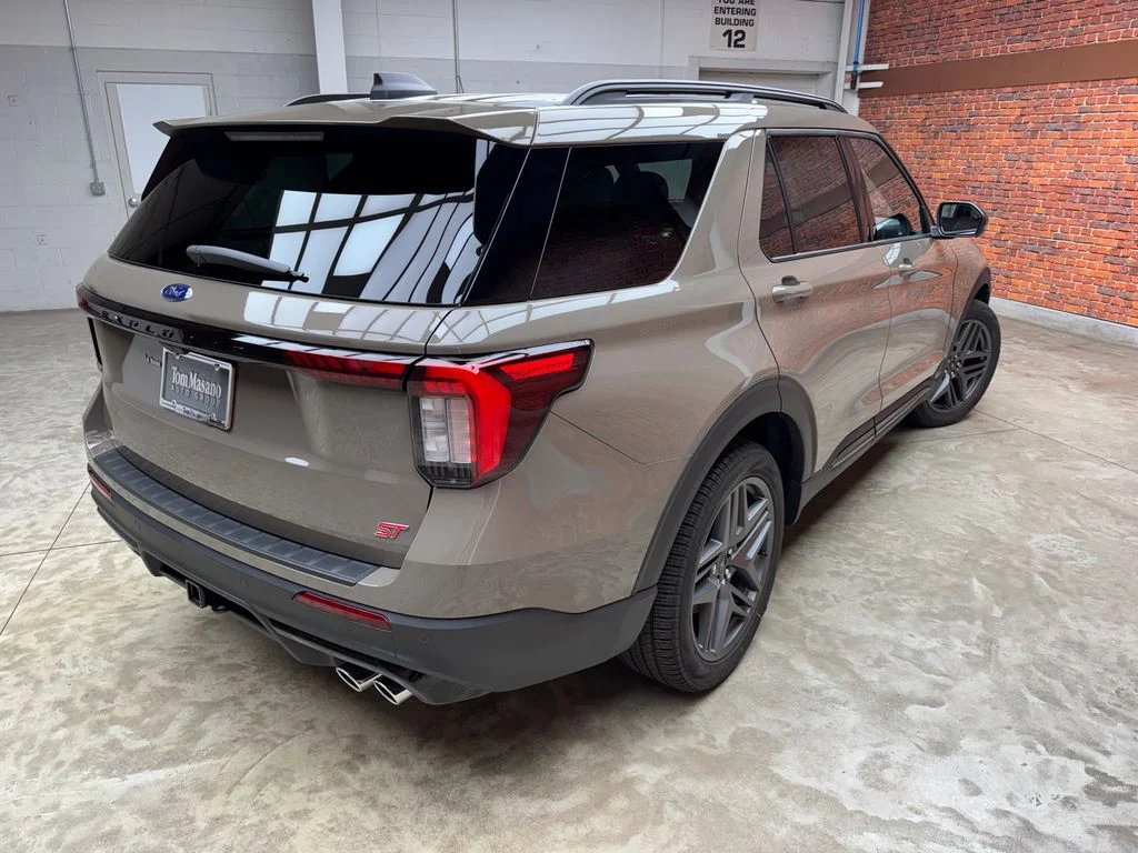 New 2026 Ford Explorer - photo 2
