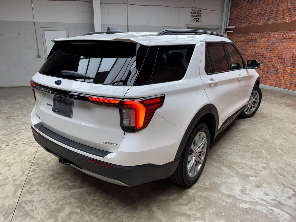 New 2026 Ford Explorer - photo 2