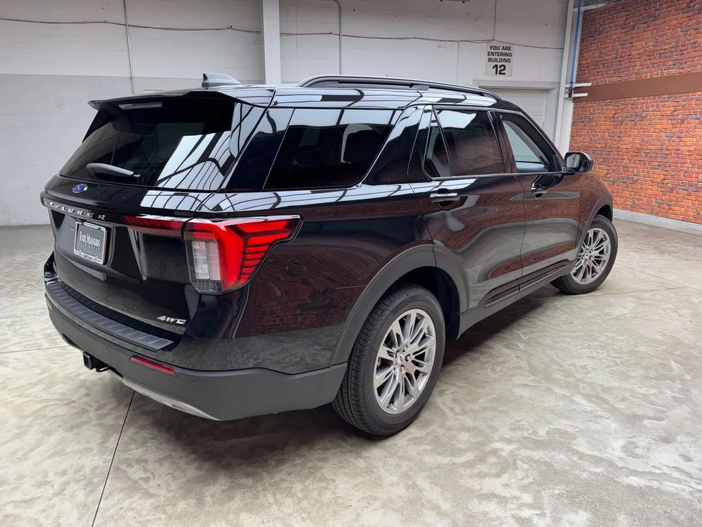 New 2026 Ford Explorer - photo 2