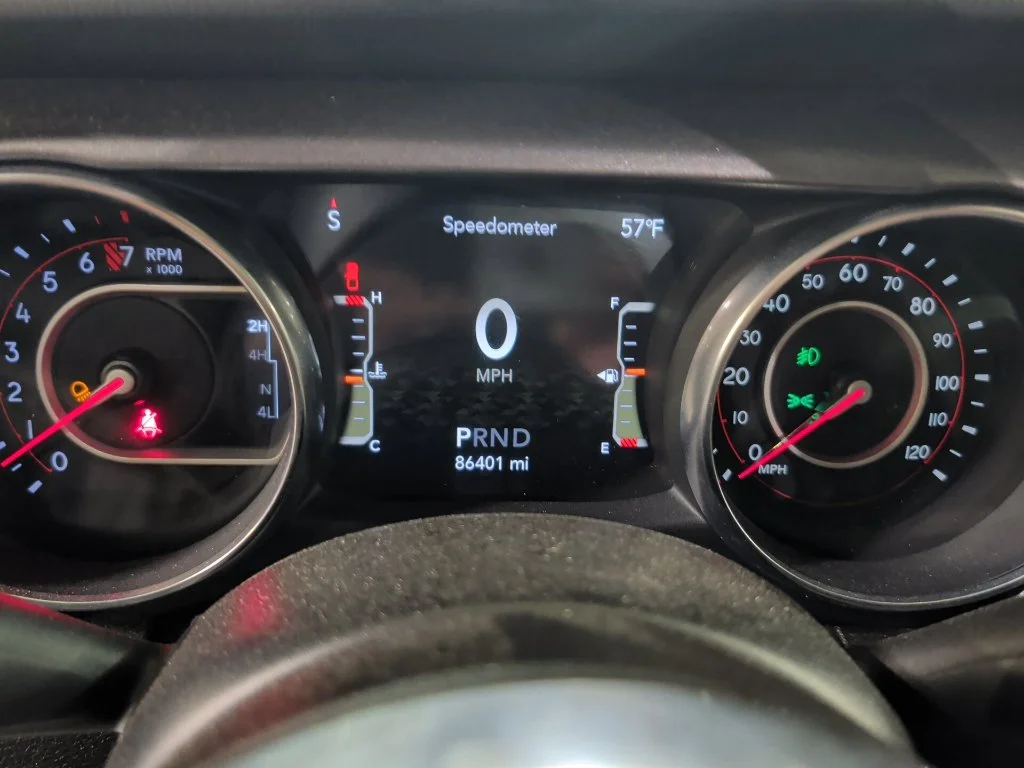 Used 2020 Jeep Gladiator - photo 2