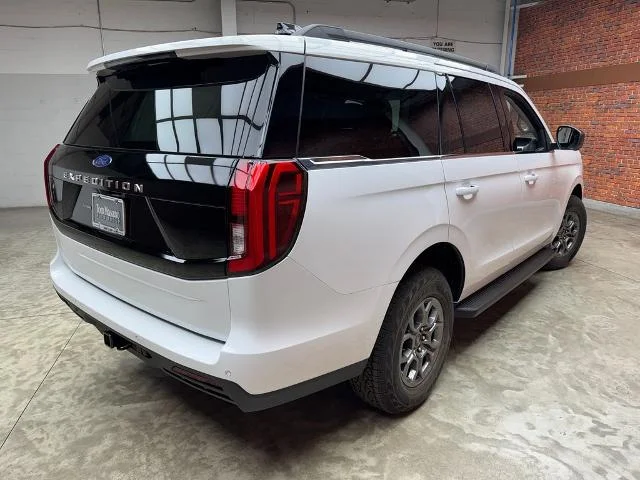 New 2026 Ford Expedition - photo 2