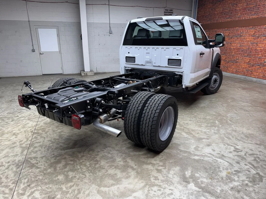 New 2026 Ford F-600 - photo 2