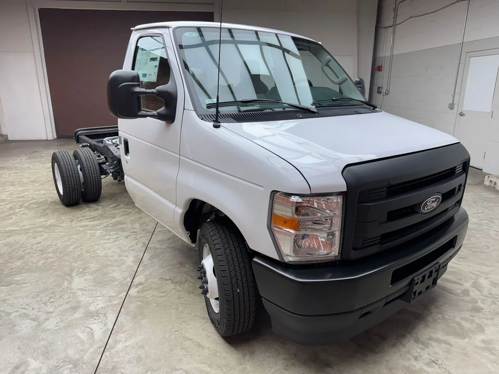 New 2027 Ford E-350 - photo 1