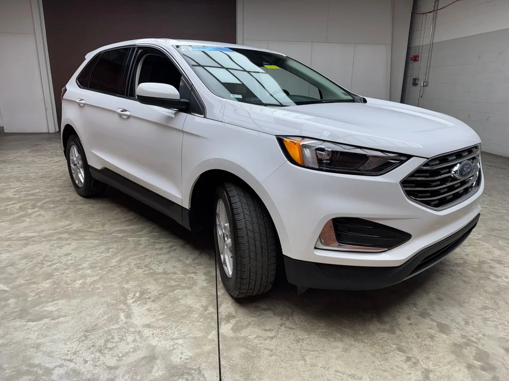 Used 2022 Ford Edge - photo 2