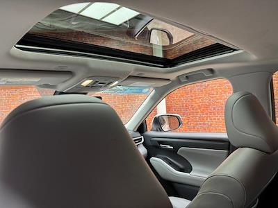 Used 2023 Toyota Highlander - photo 1