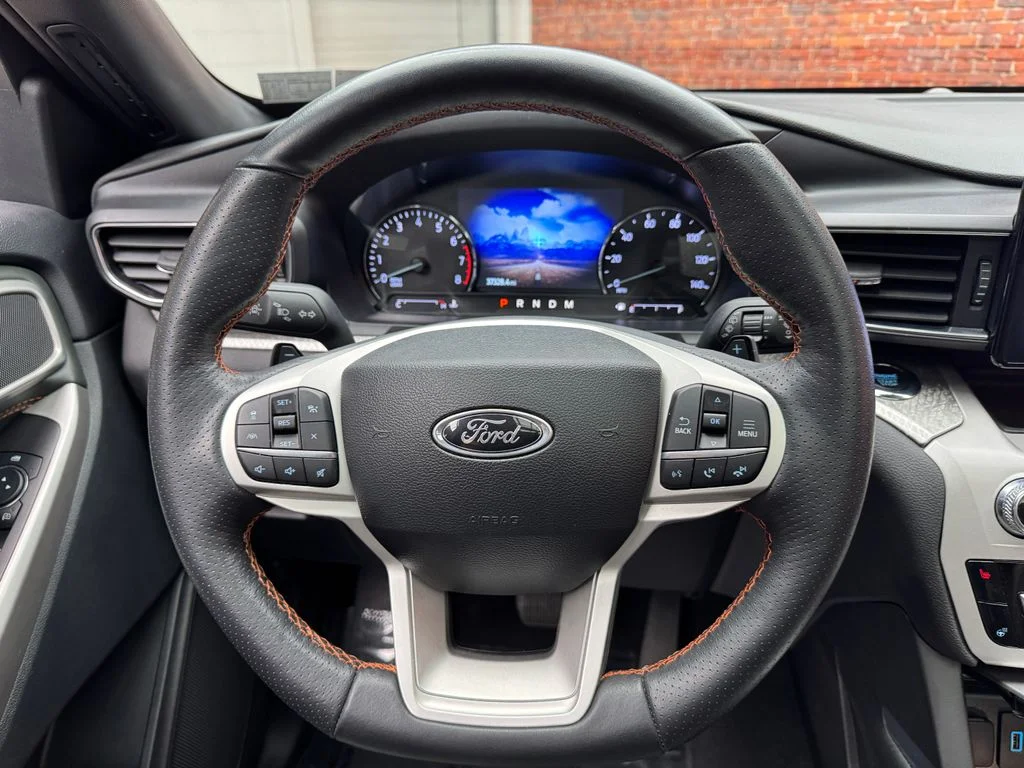 Used 2023 Ford Explorer - photo 2