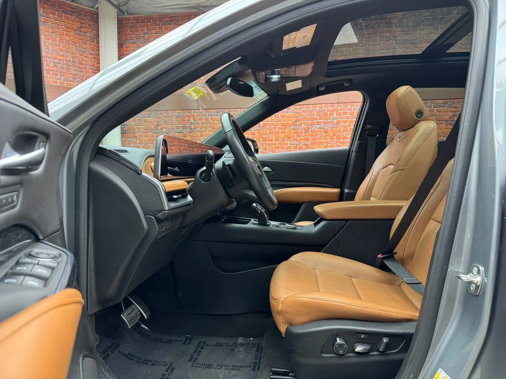 Used 2024 Cadillac XT4 - photo 24
