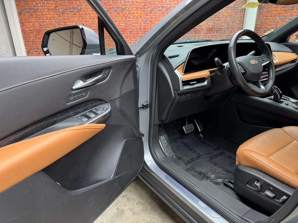 Used 2024 Cadillac XT4 - photo 11