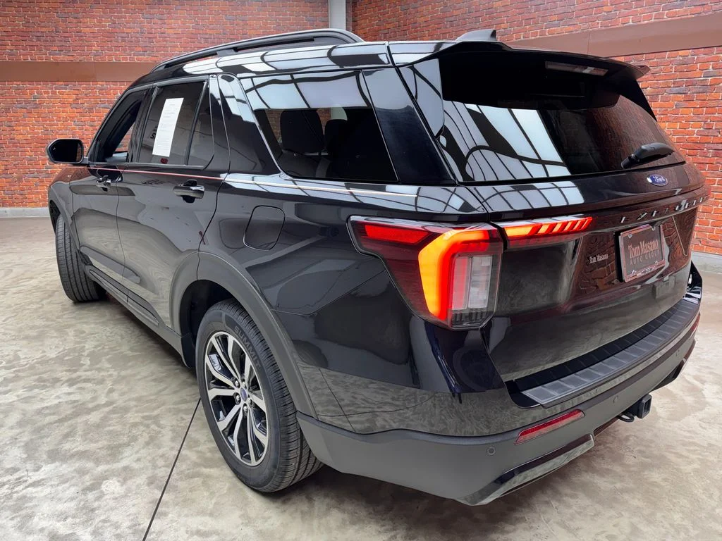 Used 2025 Ford Explorer - photo 1