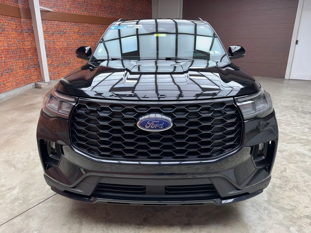 Used 2025 Ford Explorer - photo 11