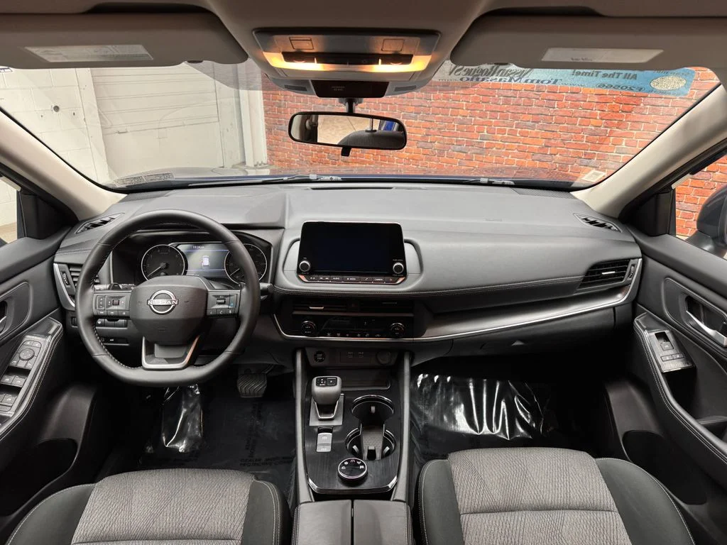 Used 2025 Nissan Rogue - photo 19