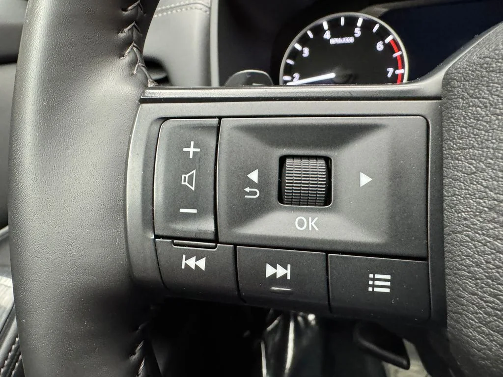 Used 2025 Nissan Rogue - photo 2