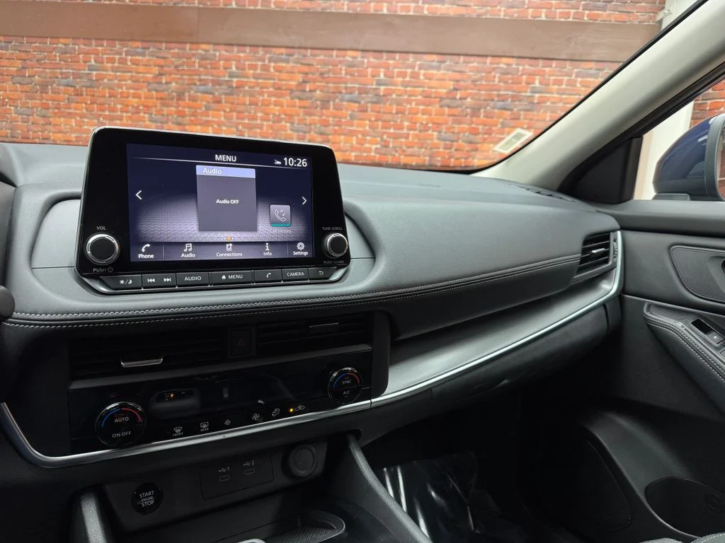 Used 2025 Nissan Rogue - photo 3
