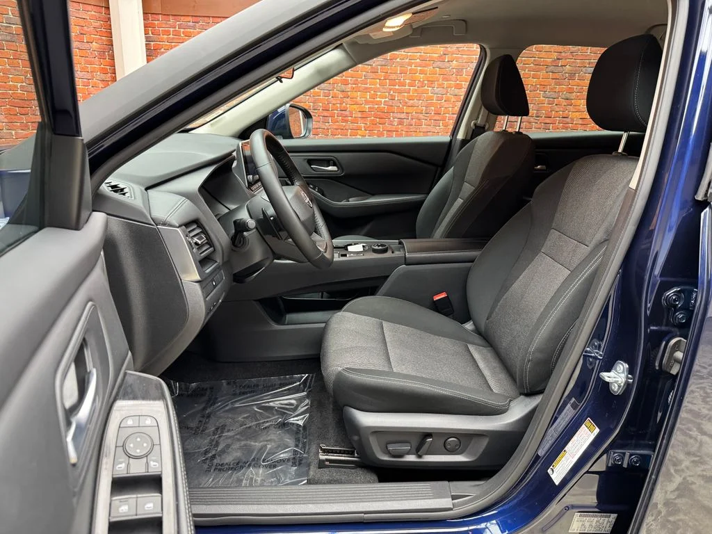 Used 2025 Nissan Rogue - photo 6