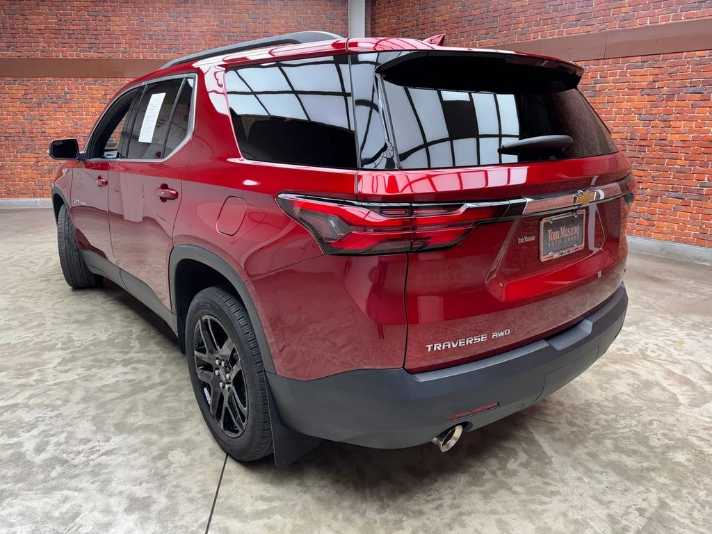 Used 2023 Chevrolet Traverse - photo 1