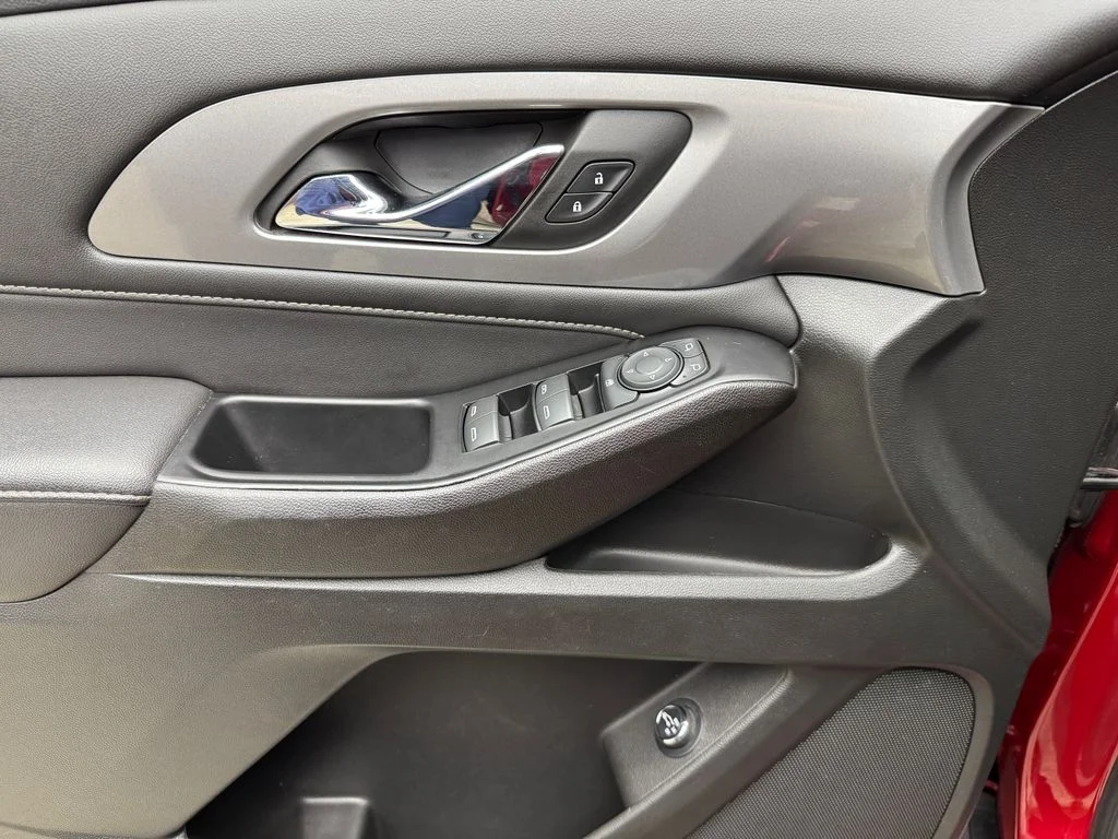 Used 2023 Chevrolet Traverse - photo 11