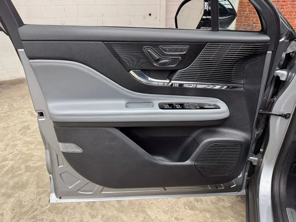 Used 2022 Lincoln Corsair - photo 10