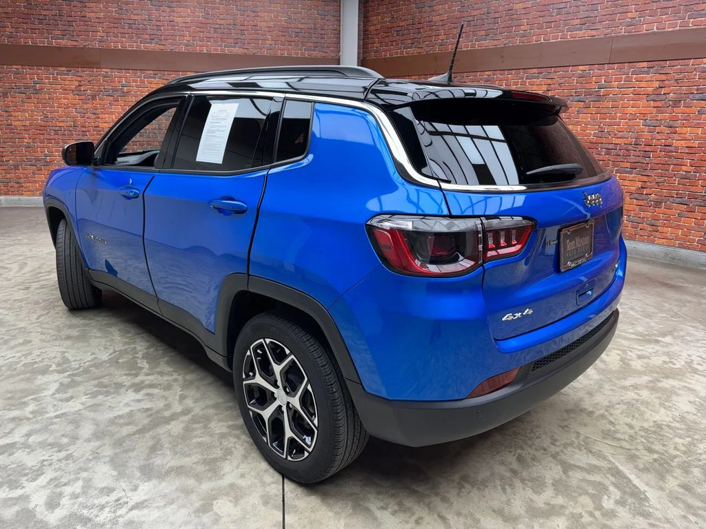 Used 2024 Jeep Compass - photo 1