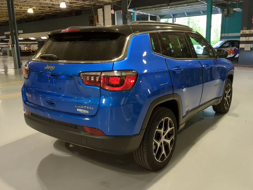 Used 2024 Jeep Compass - photo 9