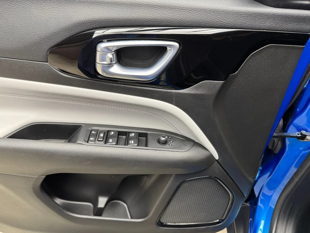 Used 2024 Jeep Compass - photo 11