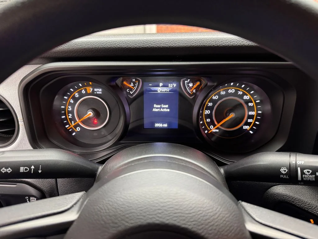 Used 2025 Jeep Gladiator - photo 5