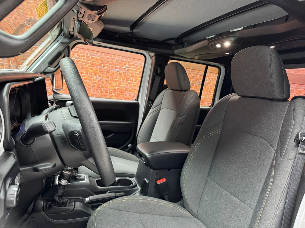 Used 2025 Jeep Gladiator - photo 12