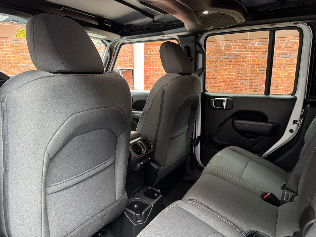 Used 2025 Jeep Gladiator - photo 14