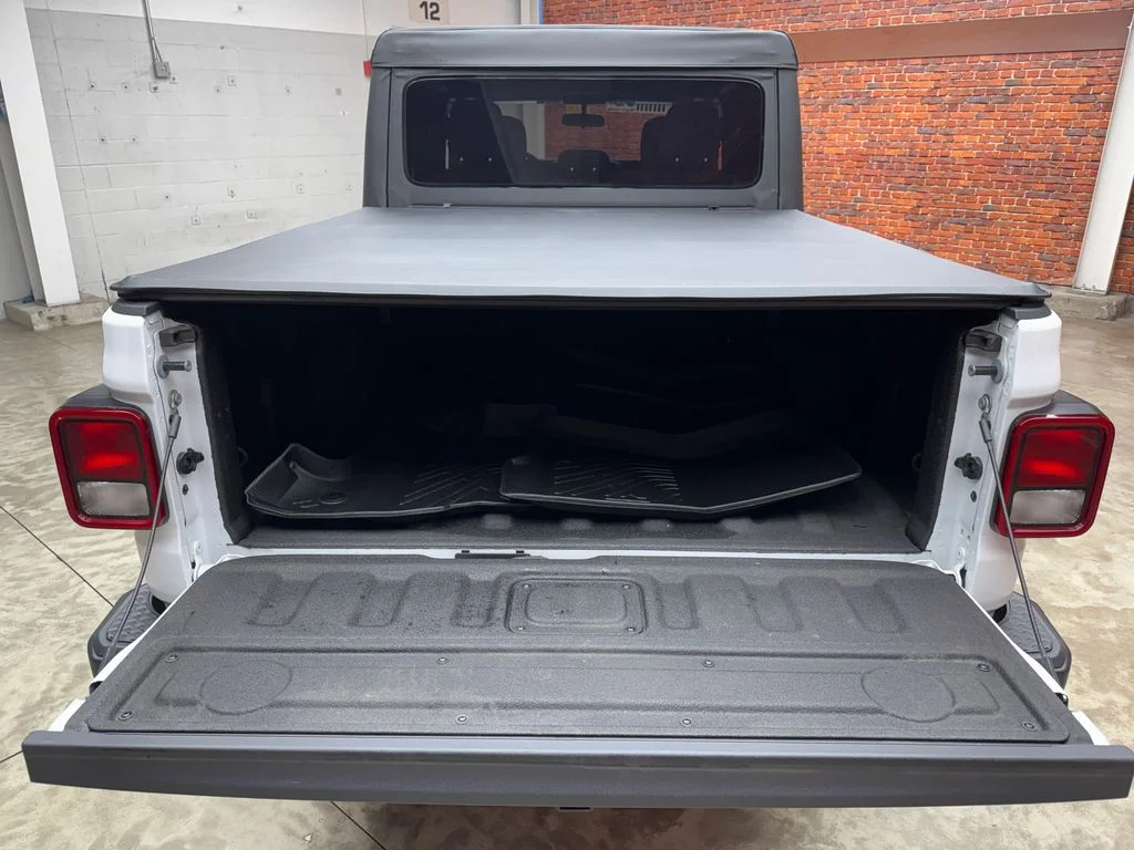 Used 2025 Jeep Gladiator - photo 16