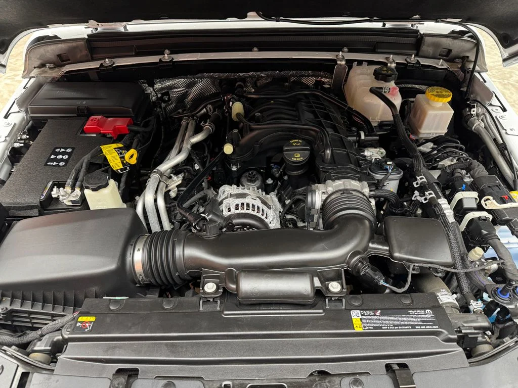 Used 2025 Jeep Gladiator - photo 17