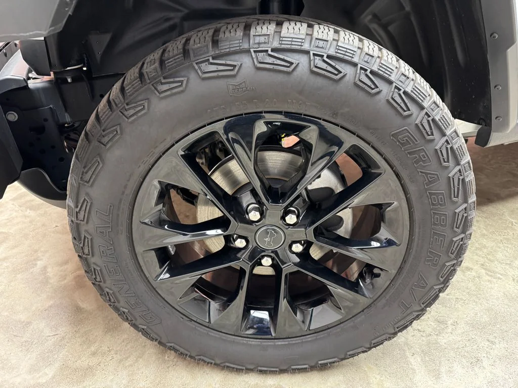 Used 2025 Jeep Gladiator - photo 18