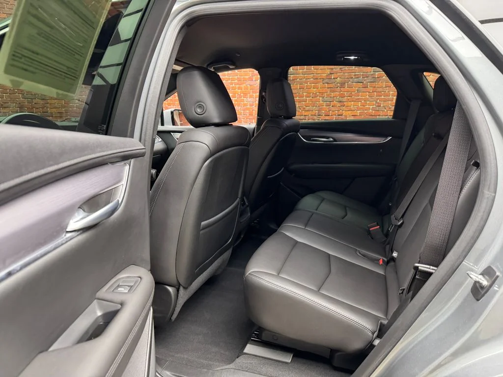 Used 2023 Cadillac XT5 - photo 8