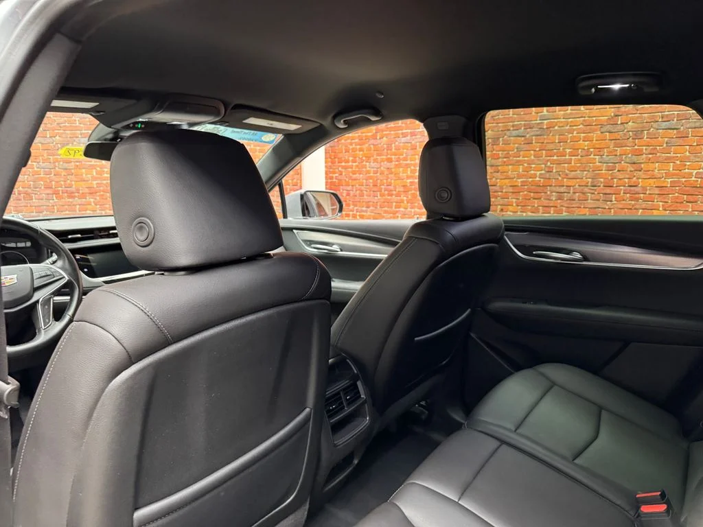 Used 2023 Cadillac XT5 - photo 9