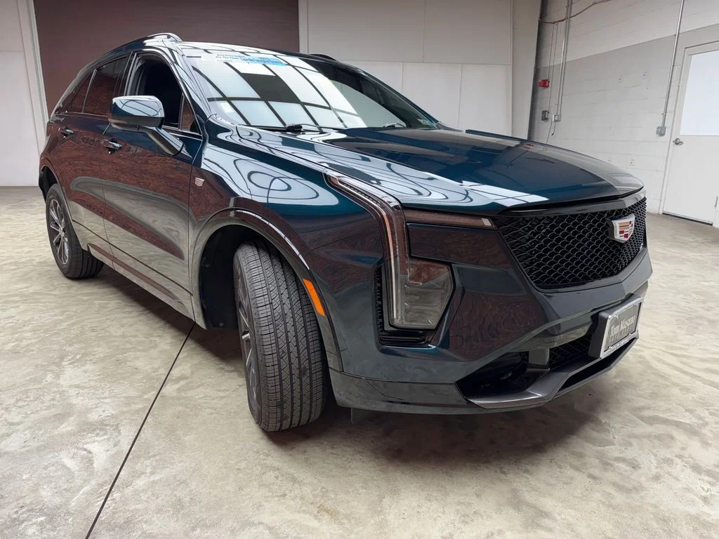 Used 2024 Cadillac XT4 - photo 27