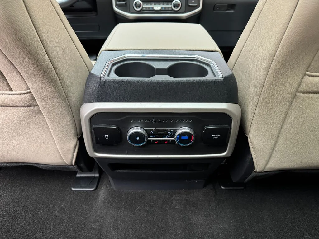 Used 2023 Ford Expedition - photo 1