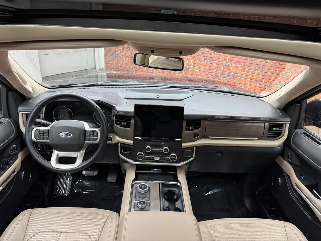 Used 2023 Ford Expedition - photo 2