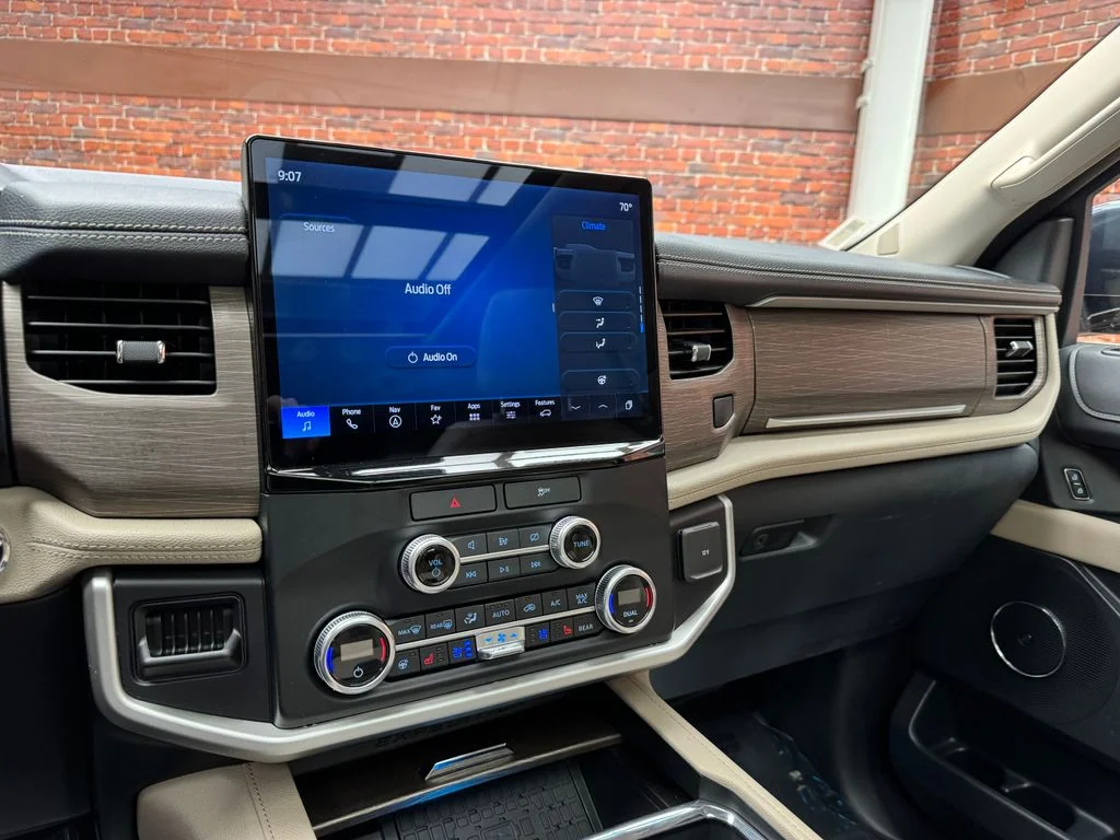 Used 2023 Ford Expedition - photo 10