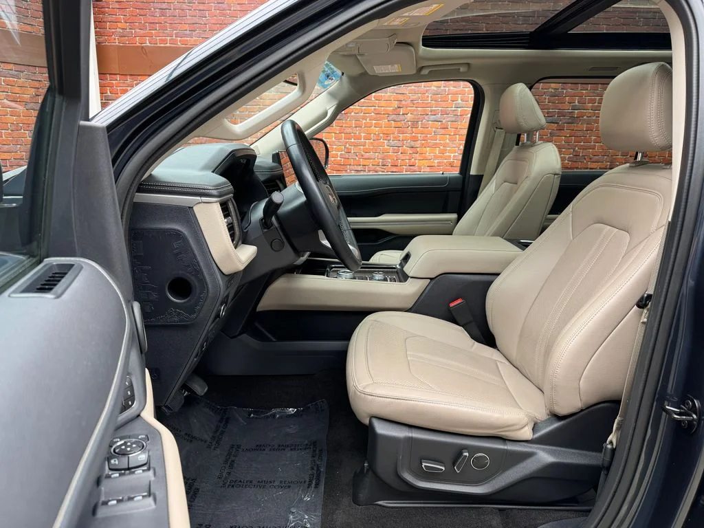 Used 2023 Ford Expedition - photo 14