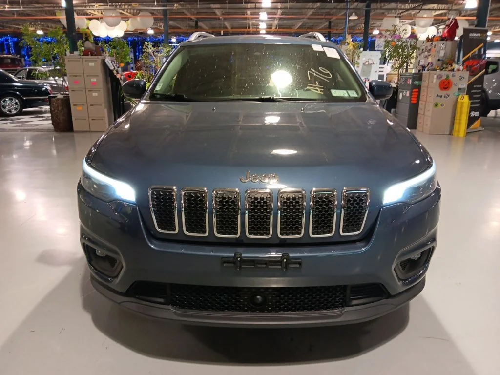 Used 2021 Jeep Cherokee - photo 2