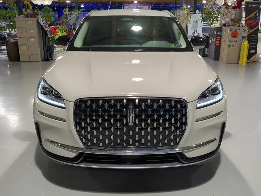 Used 2023 Lincoln Corsair - photo 2